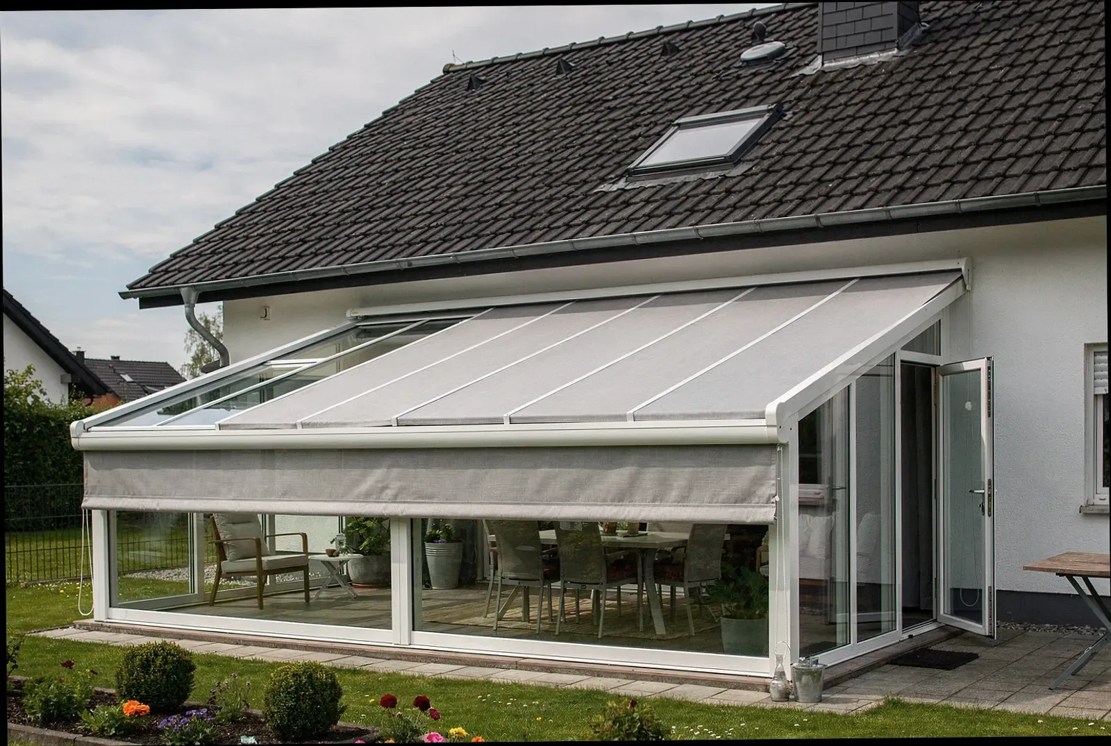 Balkonverglasung mit Sonnenschutz in Kassel